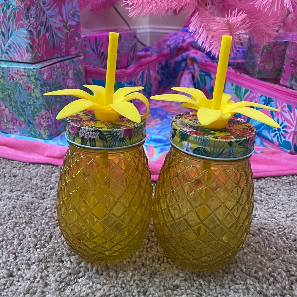 Tropical Pineapple Cups with Straws!